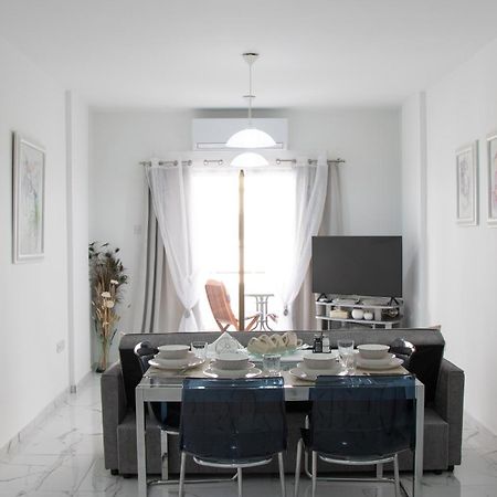 Apartment,Near The Beach Pinikoudes Ларнака Екстериор снимка