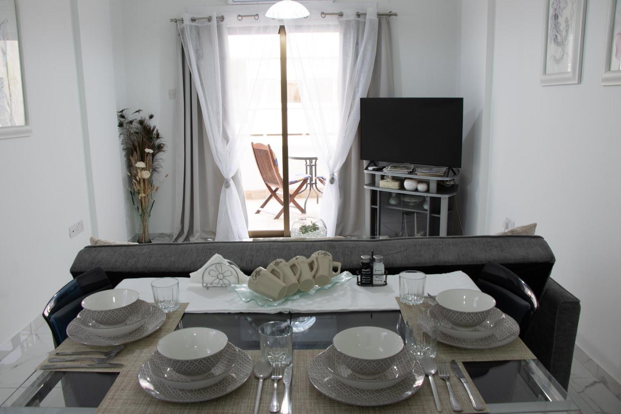 Apartment,Near The Beach Pinikoudes Ларнака Екстериор снимка