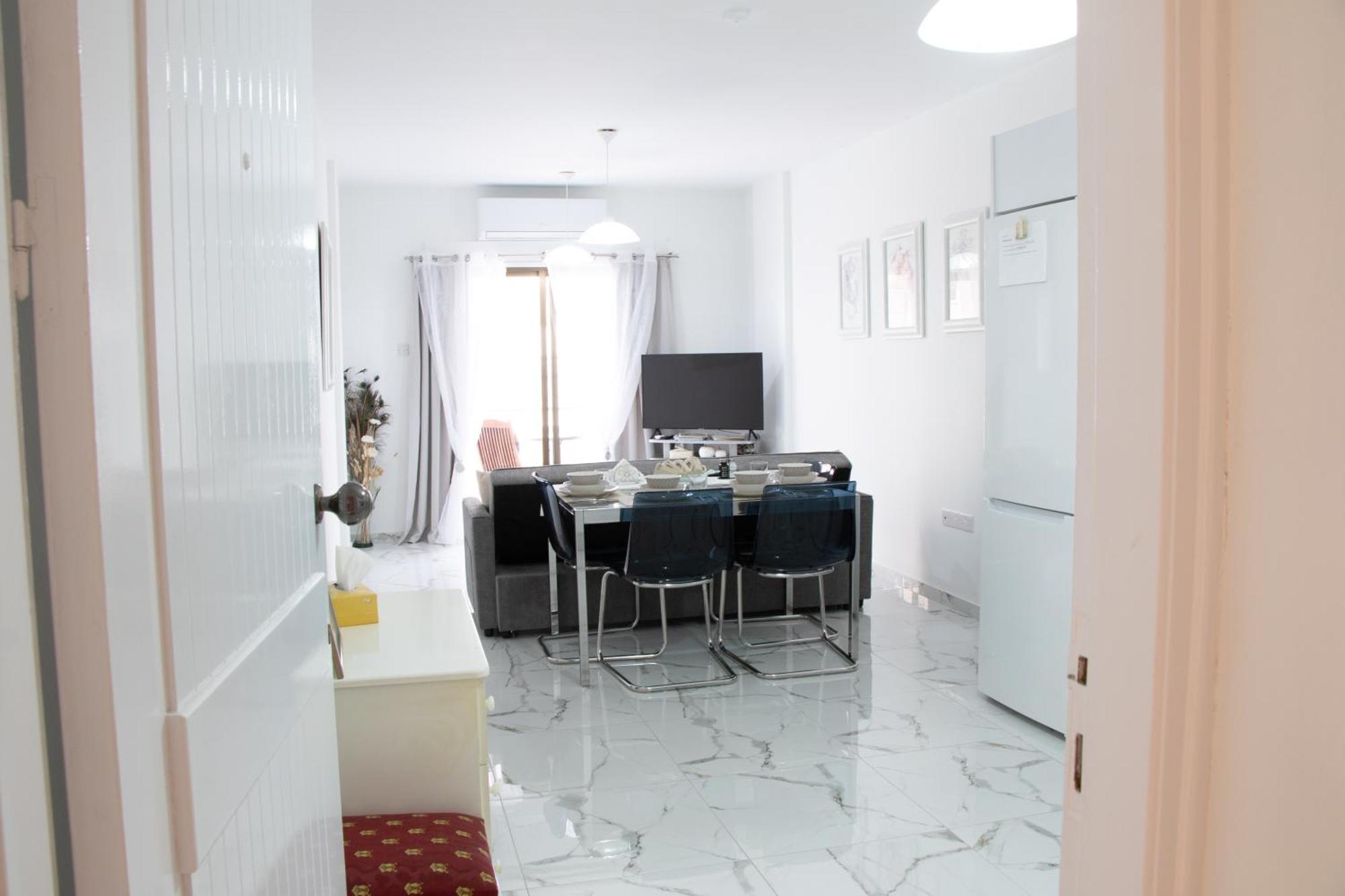 Apartment,Near The Beach Pinikoudes Ларнака Екстериор снимка
