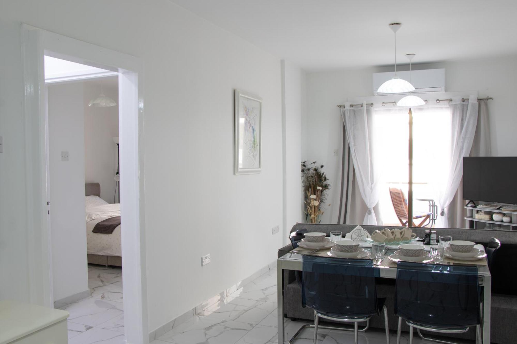 Apartment,Near The Beach Pinikoudes Ларнака Екстериор снимка