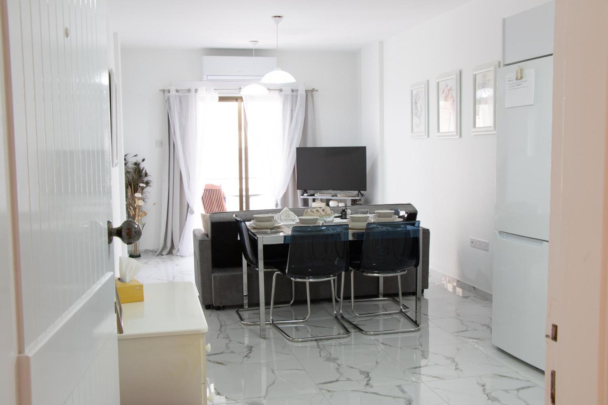 Apartment,Near The Beach Pinikoudes Ларнака Екстериор снимка