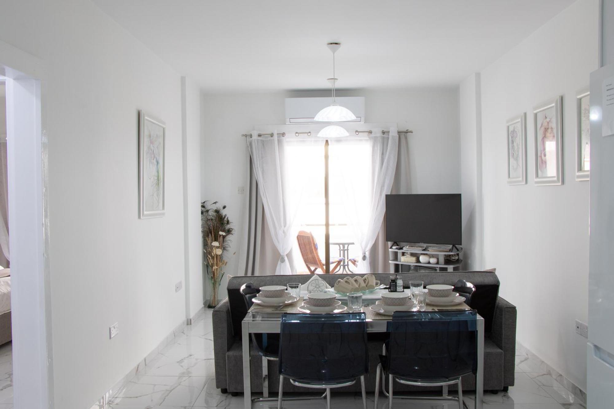 Apartment,Near The Beach Pinikoudes Ларнака Екстериор снимка